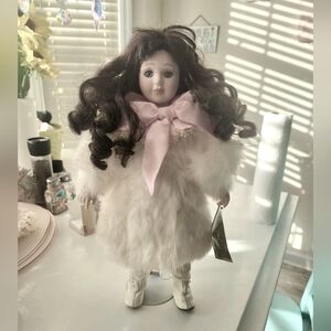 Seymour Mann ( RARE VINTAGE) Porcelain Dol stand one call  from stand